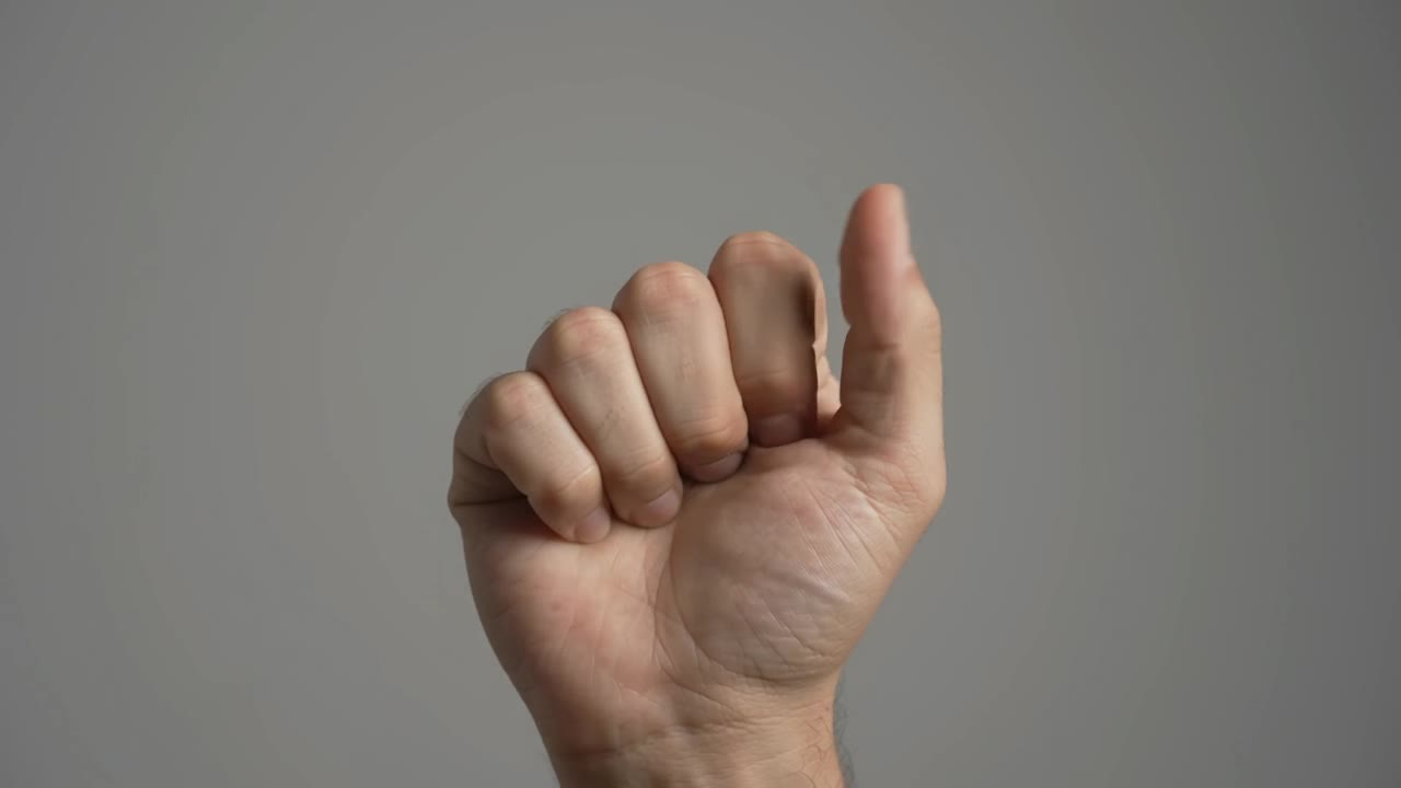 Google Gemini Omni: Counting fingers