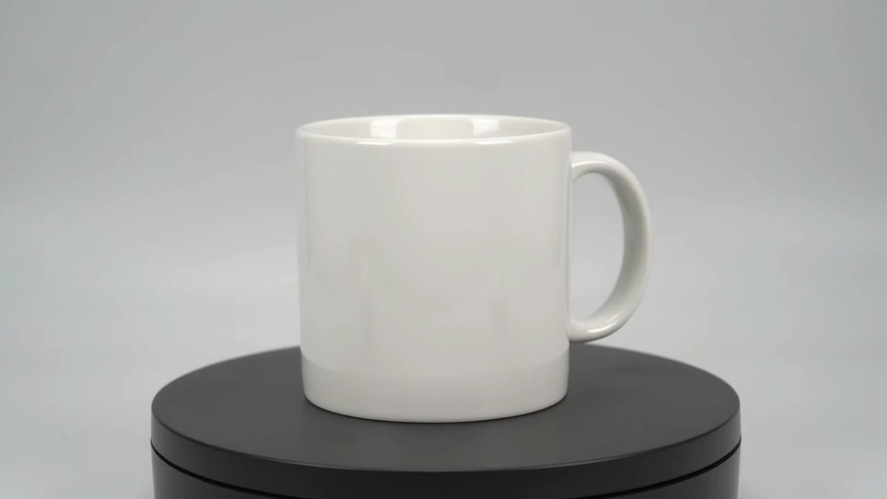 Google Gemini Omni: Rotating mug