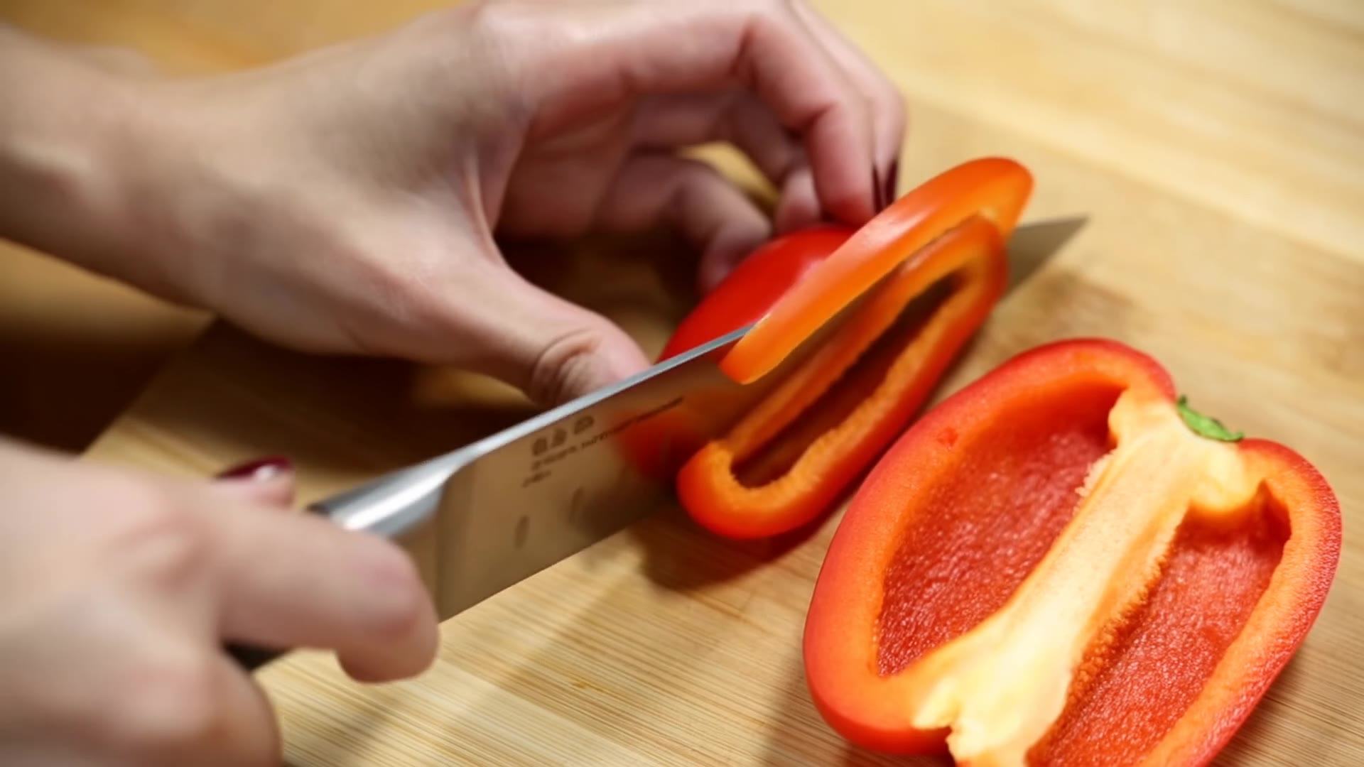 MiniMax Hailuo 02: Chopping a pepper