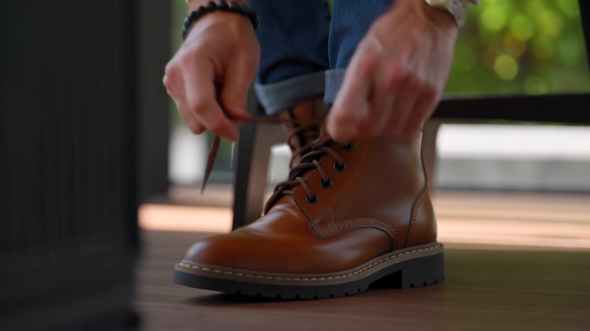 MiniMax Hailuo 02: Tying shoelaces