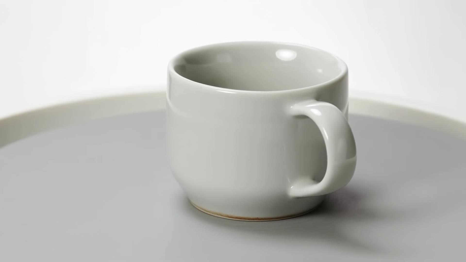 MiniMax Hailuo 02: Rotating mug