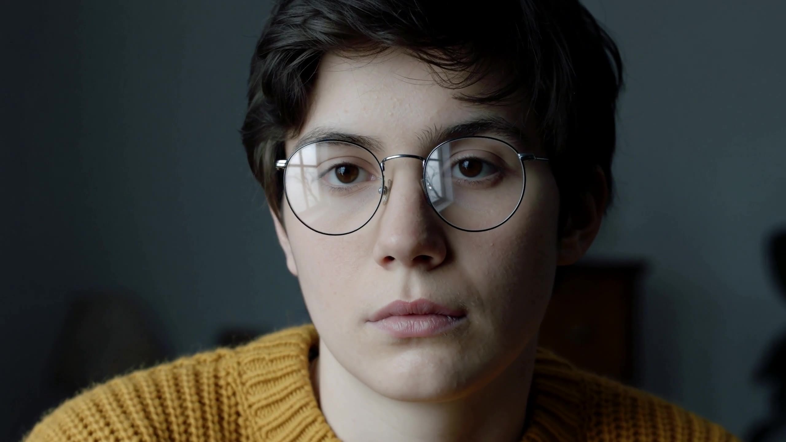 MiniMax H3: Glasses reflection