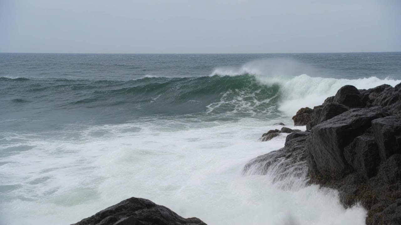 Kling 3.0 Turbo: Wave on rocks