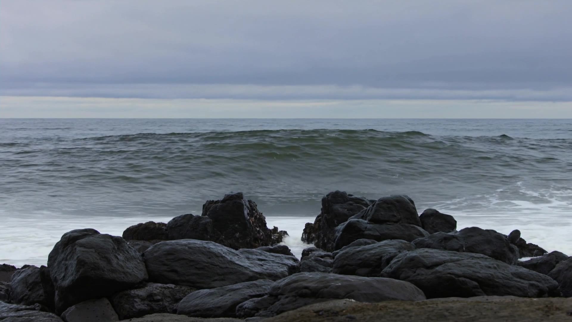 Kling 3.0: Wave on rocks