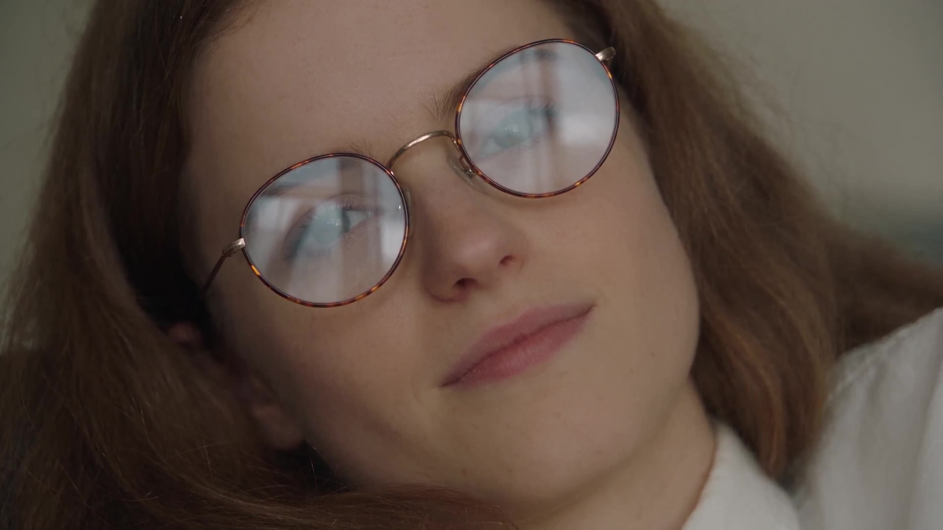 Seedance 2.5: Glasses reflection
