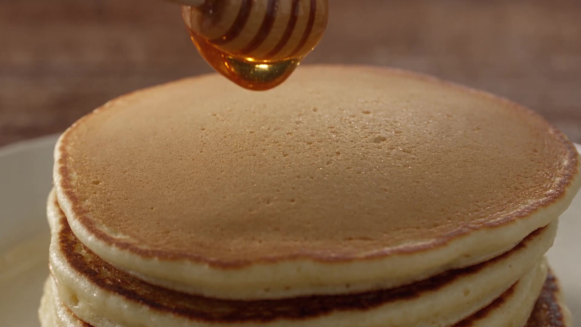 Seedance 2.5: Honey drizzle