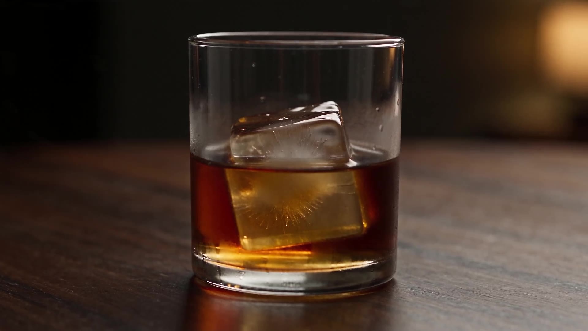 Seedance 2.5: Ice melting in whisky