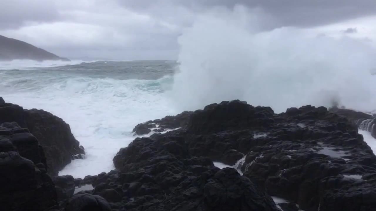 OpenAI Sora 2: Wave on rocks