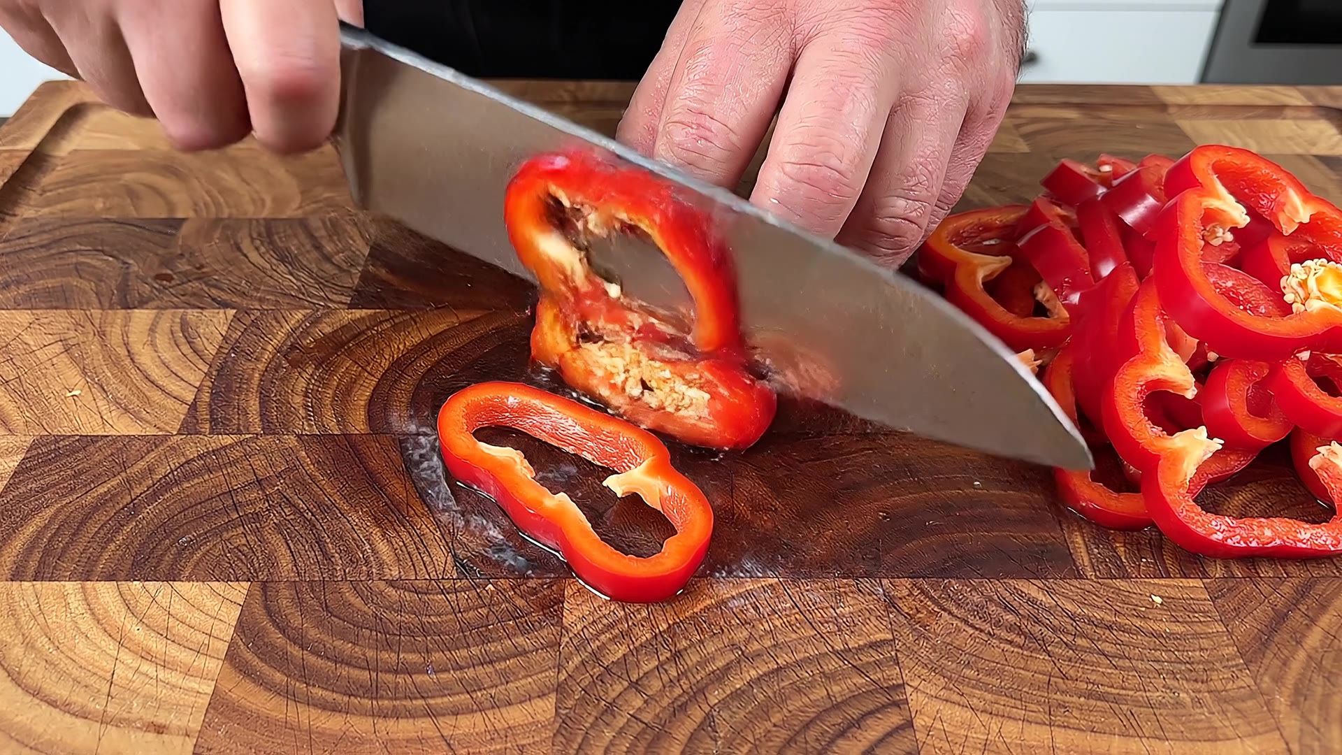 Google Veo 3.1: Chopping a pepper