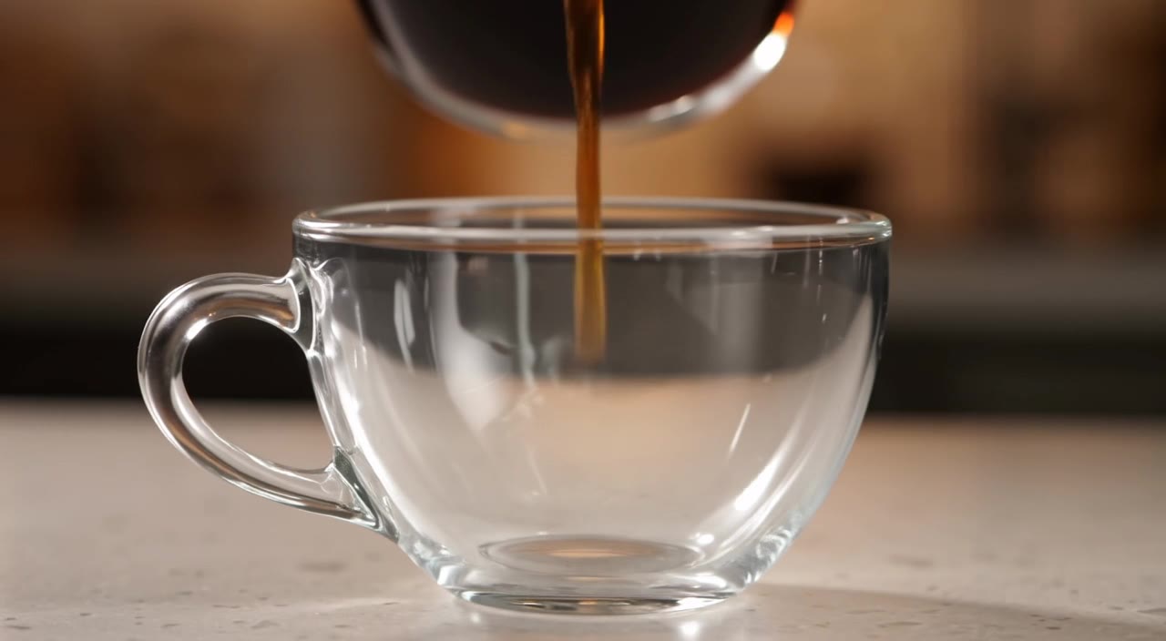 FLUX 3: Pouring coffee