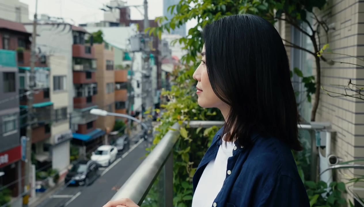 Vivix W1: Turn and smile